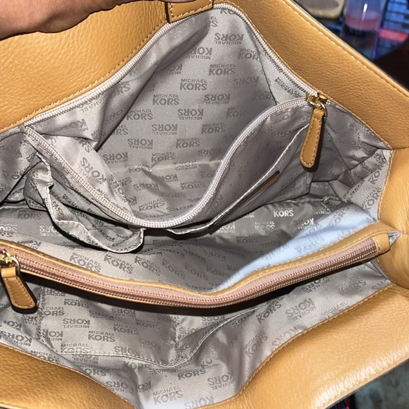 Michael Kors Large Leather Hamilton Satchel Tote Bag - Picture 7 of 16